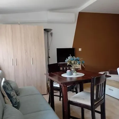 Apartmán студио в близост до църквата и центъра на града