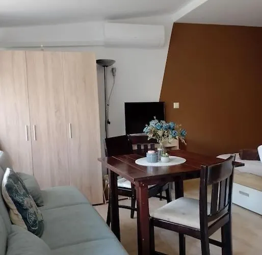 Apartment студио в близост до църквата и центъра на града